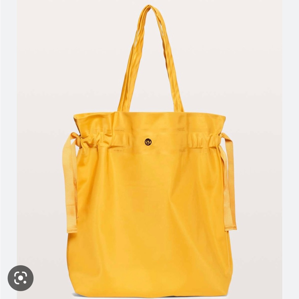 Lululemon Easy as Sunday Tote 19 L